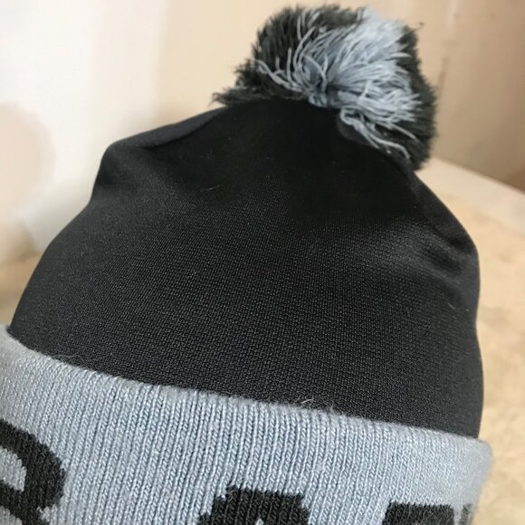 Under Armour Youth Black & Gray Pom Beanie Hat Gametime One Size - Picture 3 of 8